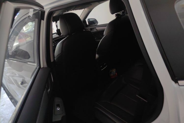 Used Roewe RX5 2016 20T Two-Wheel Drive Automatic Internet Smart Edition Left Rear Seat