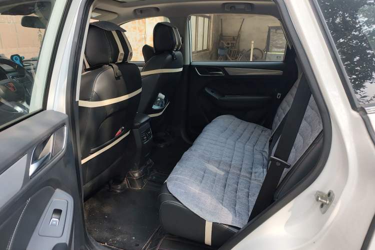 Used Roewe RX5 2016 20T Two-Wheel Drive Manual Transmission Internet Smart Edition Left Rear Seat