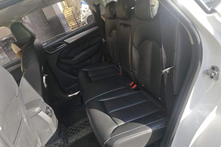 Used Roewe RX5 2016 20T Two-Wheel Drive Automatic Internet Smart Edition Left Rear Seat