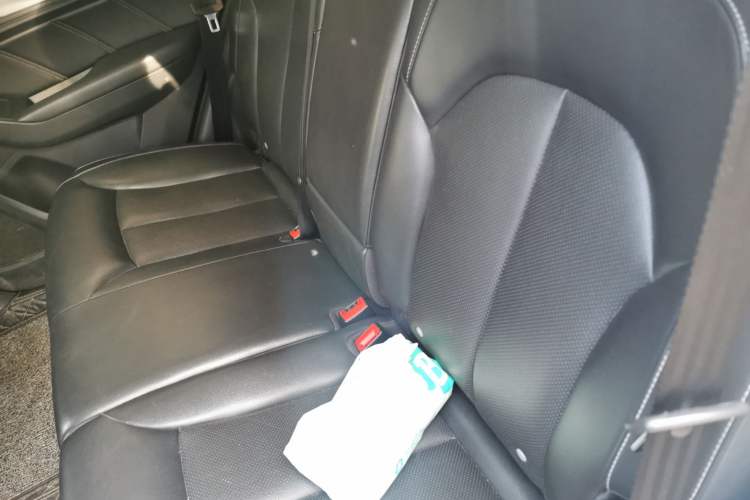 Used Roewe RX5 2016 20T Two-Wheel Drive Manual Flagship Edition Left Rear Seat