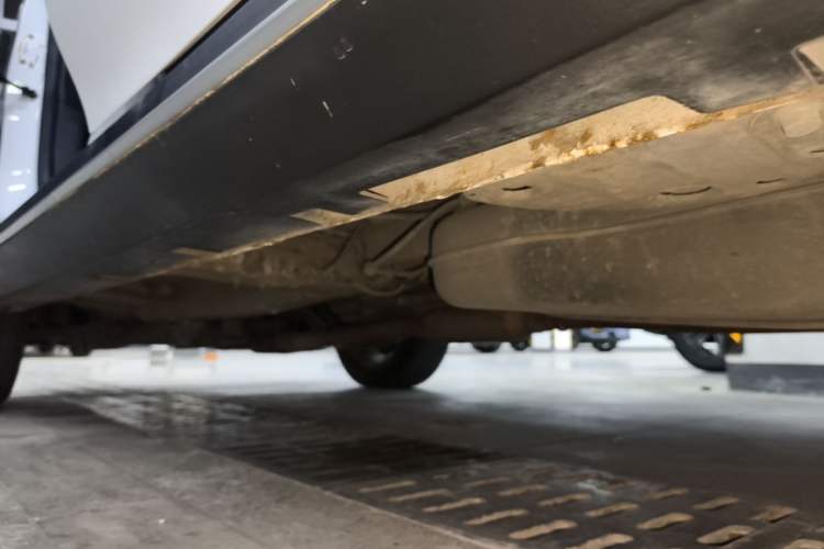 Used Roewe RX5 2016 20T Two-Wheel Drive Automatic Flagship Edition Left Side Sill