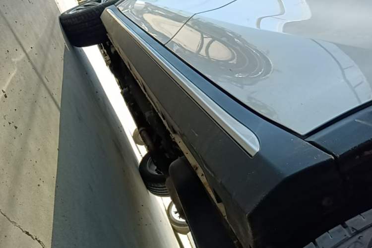 Used Roewe RX5 2016 20T Two-Wheel Drive Automatic Internet Smart Edition Left Side Sill