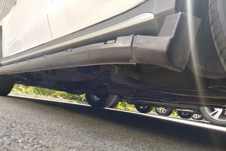 Used Roewe RX5 2016 20T Two-Wheel Drive Automatic Internet Smart Edition Left Side Sill
