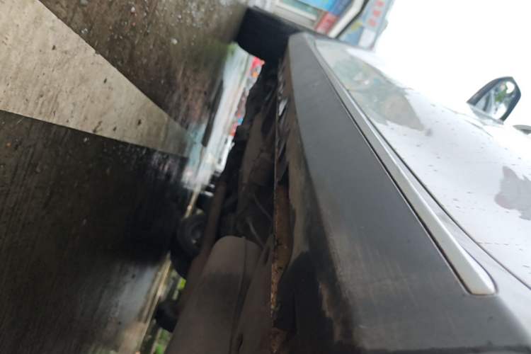 Used Roewe RX5 2016 20T Two-Wheel Drive Automatic Internet Smart Edition Left Side Sill