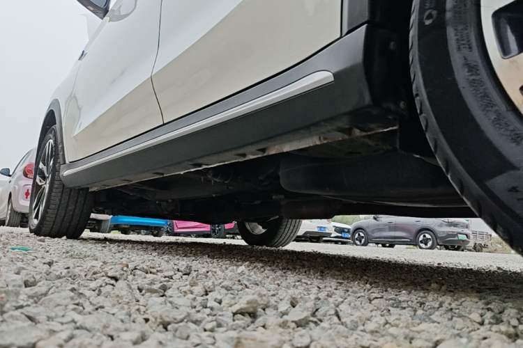 Used Roewe RX5 2016 20T Two-Wheel Drive Automatic Internet Smart Edition Left Side Sill