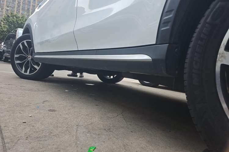 Used Roewe RX5 2016 20T Two-Wheel Drive Automatic Internet Smart Edition Left Side Sill