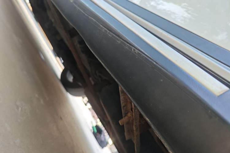 Used Roewe RX5 2016 20T Two-Wheel Drive Automatic Internet Smart Edition Left Side Sill