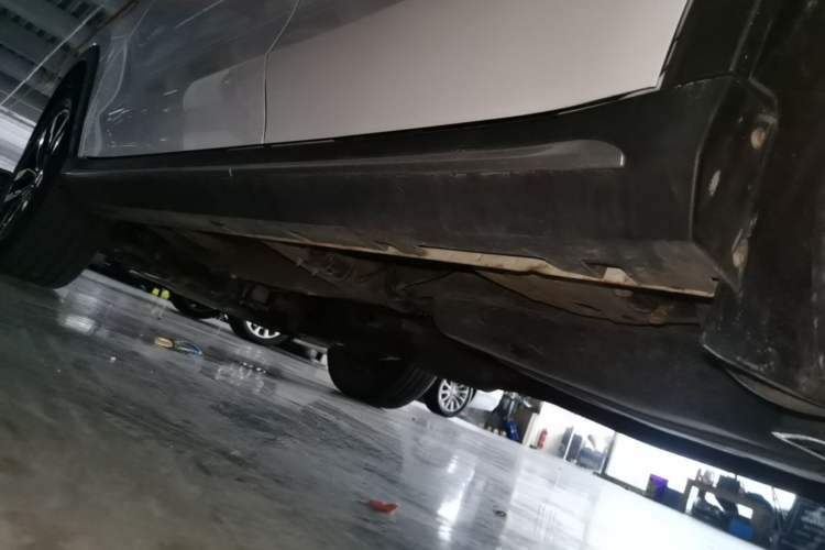 Used Roewe RX5 2016 20T Two-Wheel Drive Automatic Internet Smart Edition Left Side Sill