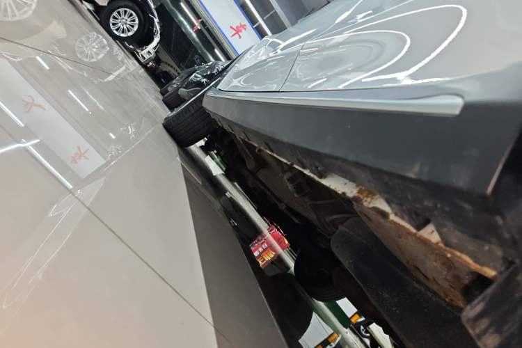 Used Roewe RX5 2016 20T Two-Wheel Drive Automatic Flagship Edition Left Side Sill