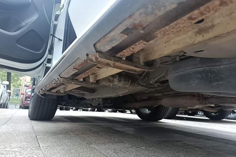 Used Roewe RX5 2016 20T Two-Wheel Drive Automatic Internet Smart Edition Left Side Sill