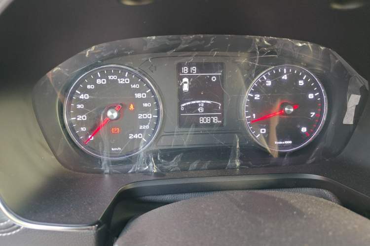 Used Roewe RX5 2016 20T Two-Wheel Drive Manual Flagship Edition Odometer Close Up