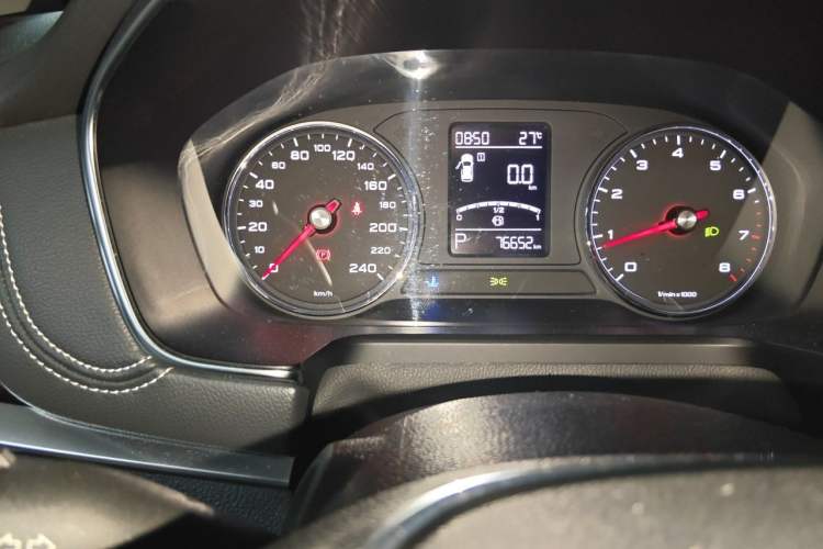 Used Roewe RX5 2016 20T Two-Wheel Drive Automatic Internet Smart Edition Odometer Close Up