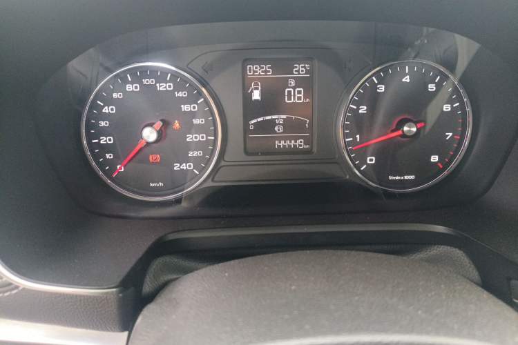 Used Roewe RX5 2016 20T Two-Wheel Drive Manual Transmission Internet Smart Edition Odometer Close Up