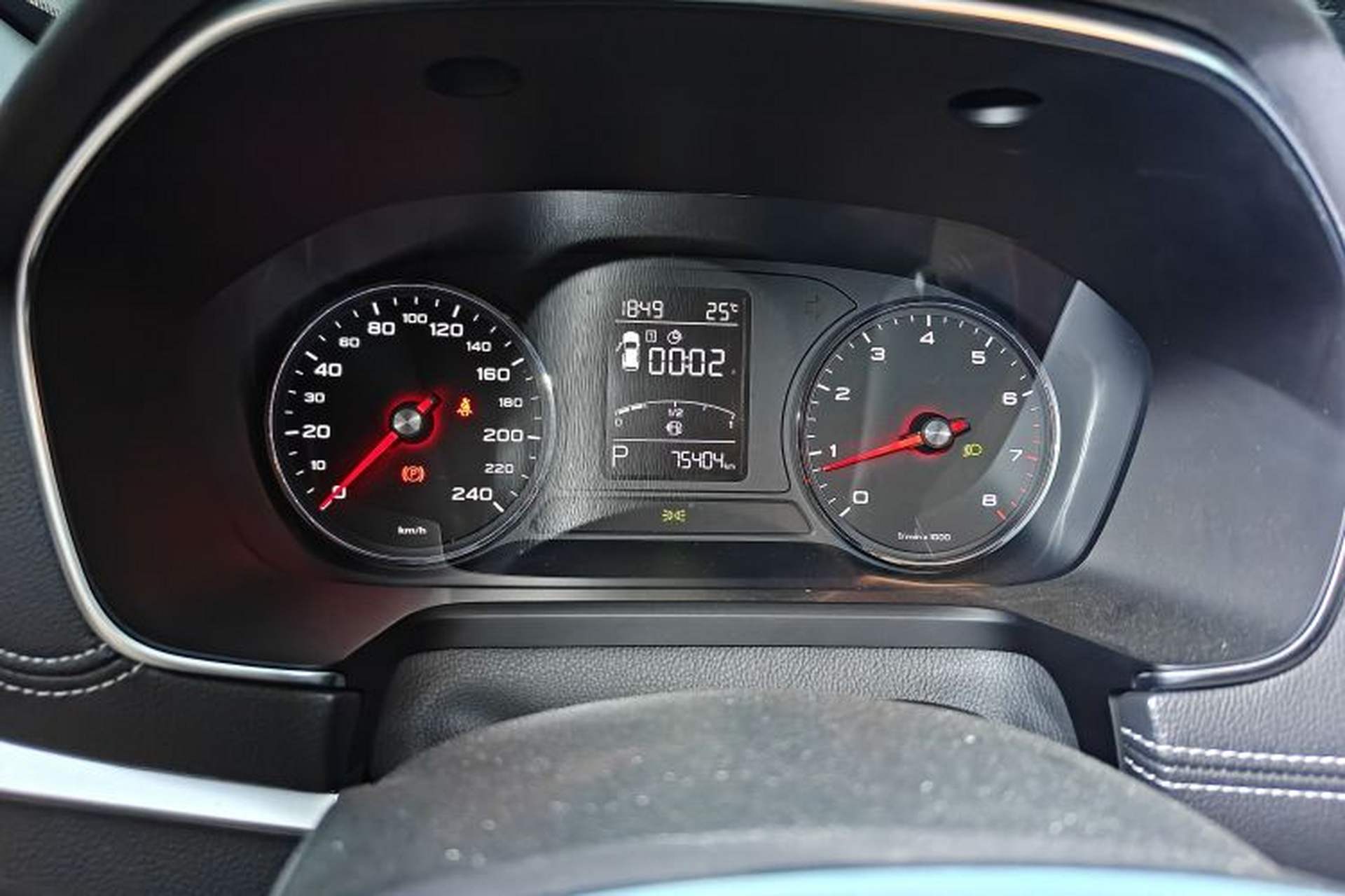 Used Roewe RX5 2016 20T Two-Wheel Drive Automatic Internet Smart Edition Odometer Close Up