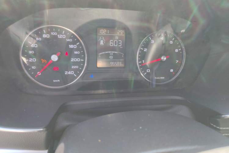 Used Roewe RX5 2016 20T Two-Wheel Drive Automatic Internet Smart Edition Odometer Close Up