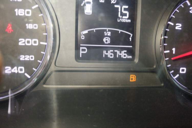 Used Roewe RX5 2016 20T Two-Wheel Drive Automatic Internet Smart Edition Odometer Close Up