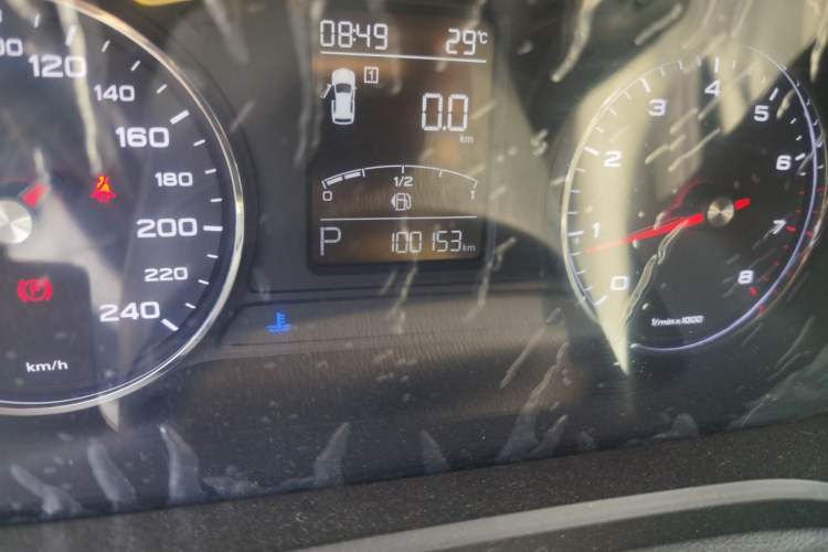 Used Roewe RX5 2016 20T Two-Wheel Drive Automatic Internet Smart Edition Odometer Close Up