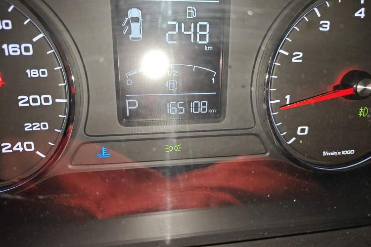 Used Roewe RX5 2016 20T Two-Wheel Drive Automatic Internet Smart Edition Odometer Close Up