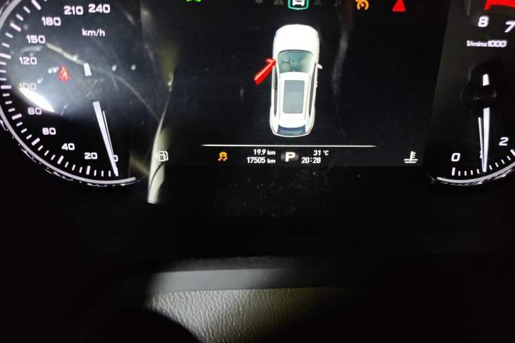 Used Roewe RX5 2016 30T Two-Wheel Drive Automatic Internet Smart Edition Odometer Close Up