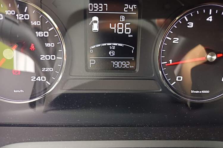 Used Roewe RX5 2016 20T Two-Wheel Drive Automatic Internet Smart Edition Odometer Close Up