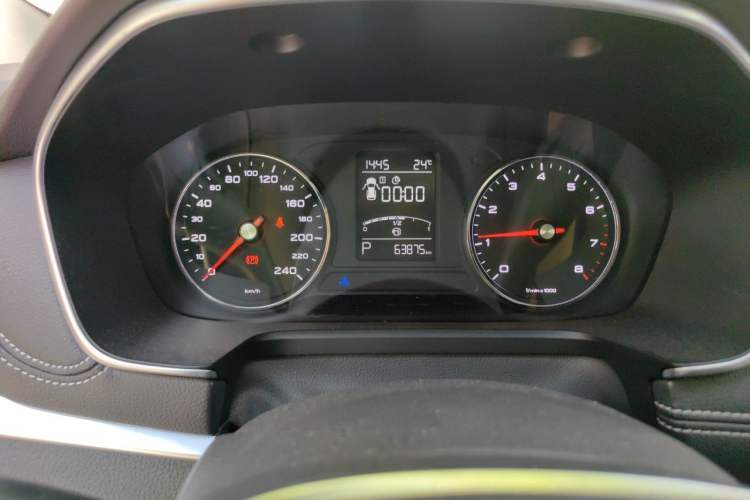 Used Roewe RX5 2016 20T Two-Wheel Drive Automatic Internet Smart Edition Odometer Close Up
