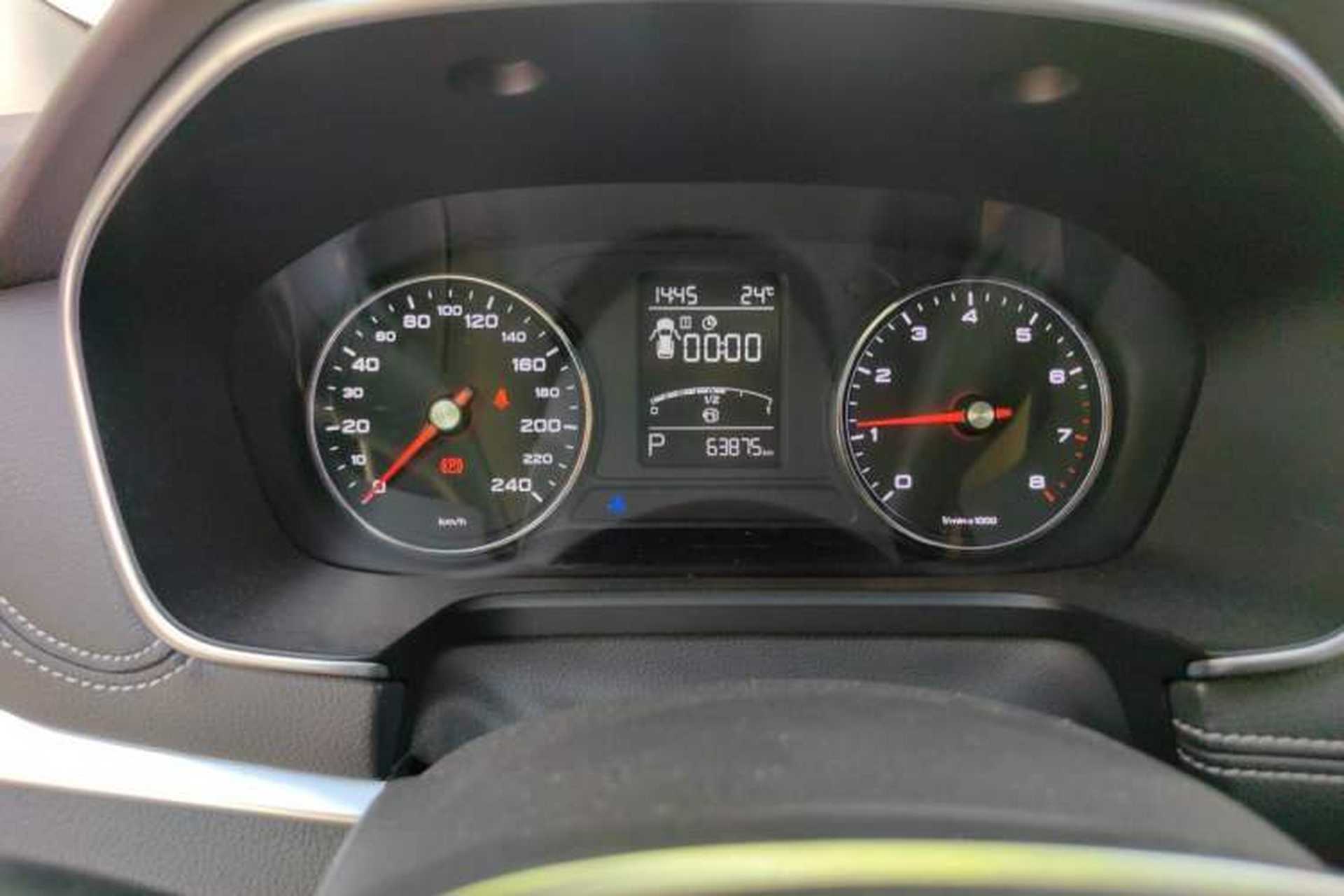 Used Roewe RX5 2016 20T Two-Wheel Drive Automatic Internet Smart Edition Odometer Close Up