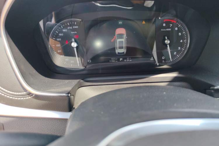 Used Roewe RX5 2016 30T Two-Wheel Drive Automatic Internet Smart Edition Odometer Close Up