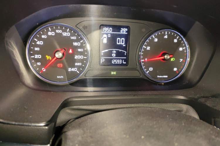 Used Roewe RX5 2016 20T Two-Wheel Drive Automatic Internet Smart Edition Odometer Close Up