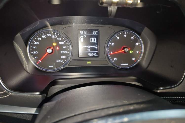 Used Roewe RX5 2016 20T Two-Wheel Drive Automatic Internet Smart Edition Odometer Close Up