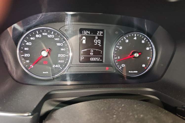 Used Roewe RX5 2016 20T Two-Wheel Drive Automatic Internet Smart Edition Odometer Close Up