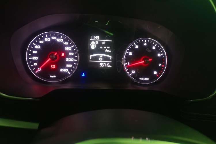 Used Roewe RX5 2016 20T Two-Wheel Drive Manual Flagship Edition Odometer Close Up