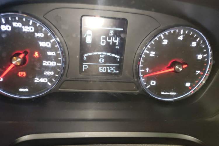 Used Roewe RX5 2016 20T Two-Wheel Drive Automatic Flagship Edition Odometer Close Up