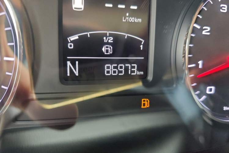 Used Roewe RX5 2016 20T Two-Wheel Drive Automatic Flagship Edition Odometer Close Up
