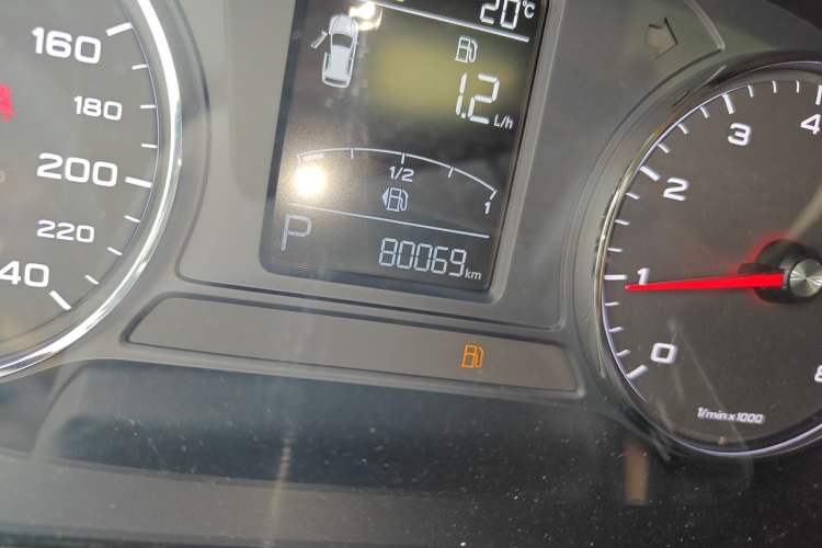 Used Roewe RX5 2016 20T Two-Wheel Drive Automatic Internet Smart Edition Odometer Close Up