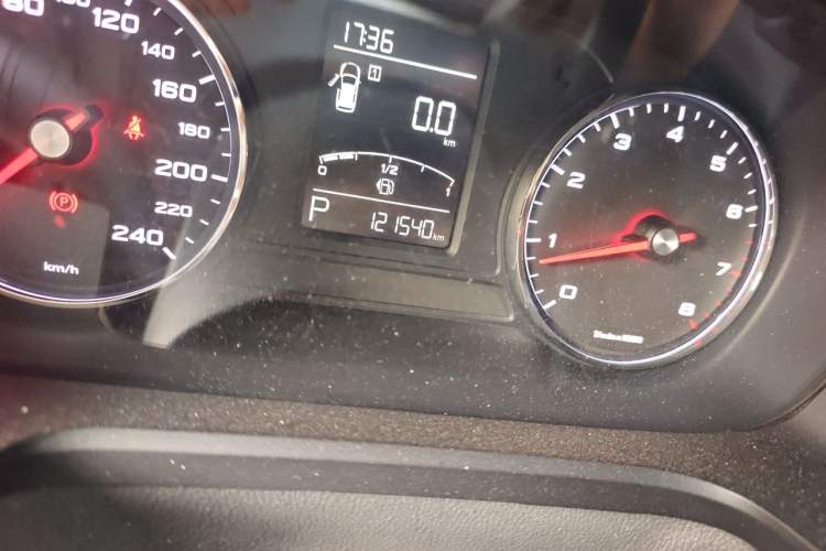 Used Roewe RX5 2016 20T Two-Wheel Drive Automatic Flagship Edition Odometer Close Up