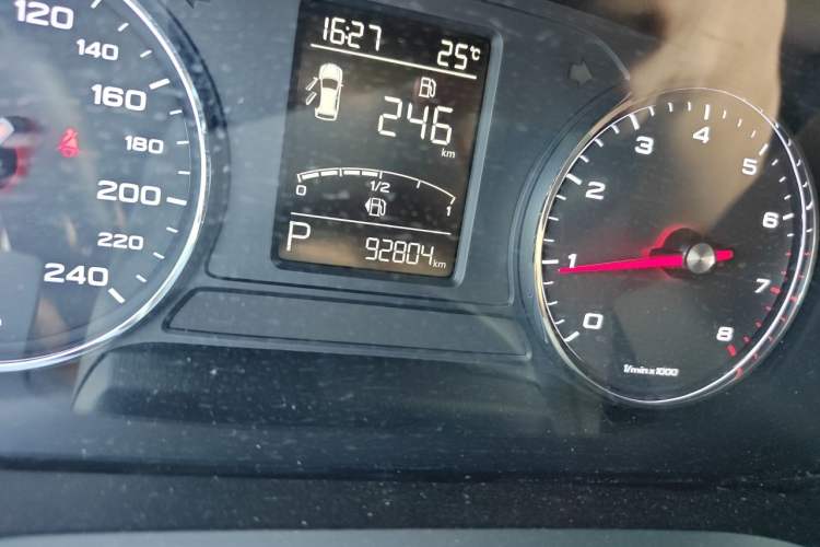 Used Roewe RX5 2016 20T Two-Wheel Drive Automatic Internet Smart Edition Odometer Close Up