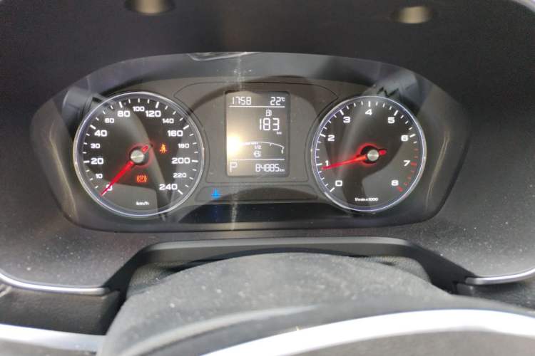 Used Roewe RX5 2016 20T Two-Wheel Drive Automatic Internet Smart Edition Odometer Close Up