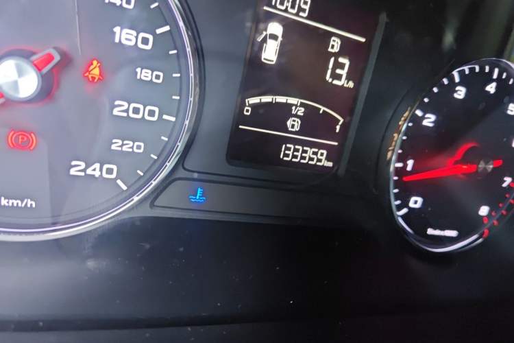 Used Roewe RX5 2016 20T Two-Wheel Drive Manual Flagship Edition Odometer Close Up