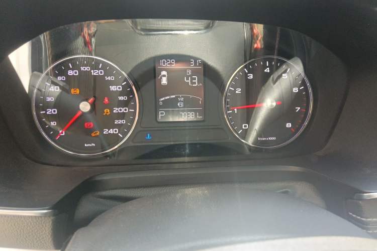 Used Roewe RX5 2016 20T Two-Wheel Drive Automatic Internet Smart Edition Odometer Close Up