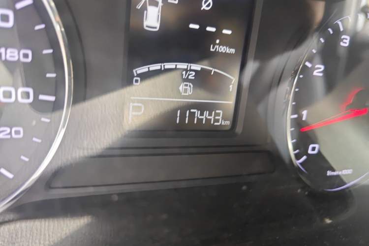 Used Roewe RX5 2016 20T Two-Wheel Drive Automatic Internet Smart Edition Odometer Close Up