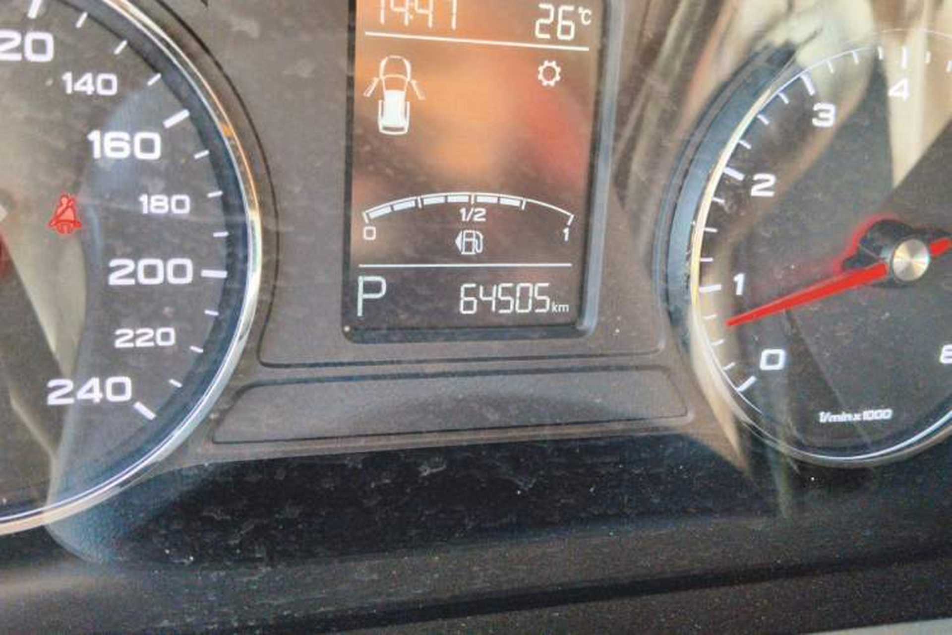 Used Roewe RX5 2016 20T Two-Wheel Drive Automatic Internet Smart Edition Odometer Close Up