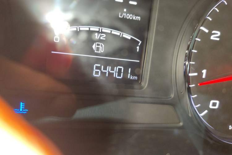 Used Roewe RX5 2016 20T Two-Wheel Drive Manual Transmission Internet Smart Edition Odometer Close Up
