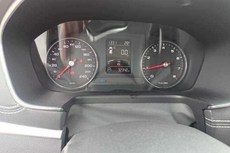 Used Roewe RX5 2016 20T Two-Wheel Drive Automatic Internet Smart Edition Odometer Close Up