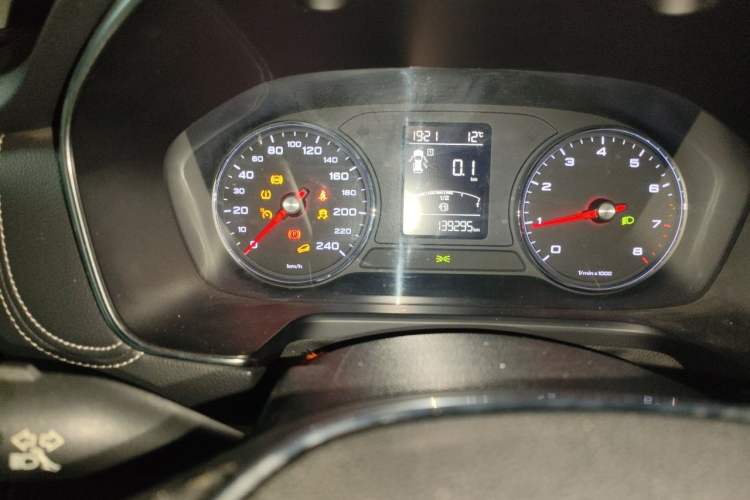 Used Roewe RX5 2016 20T Two-Wheel Drive Automatic Internet Smart Edition Odometer Close Up