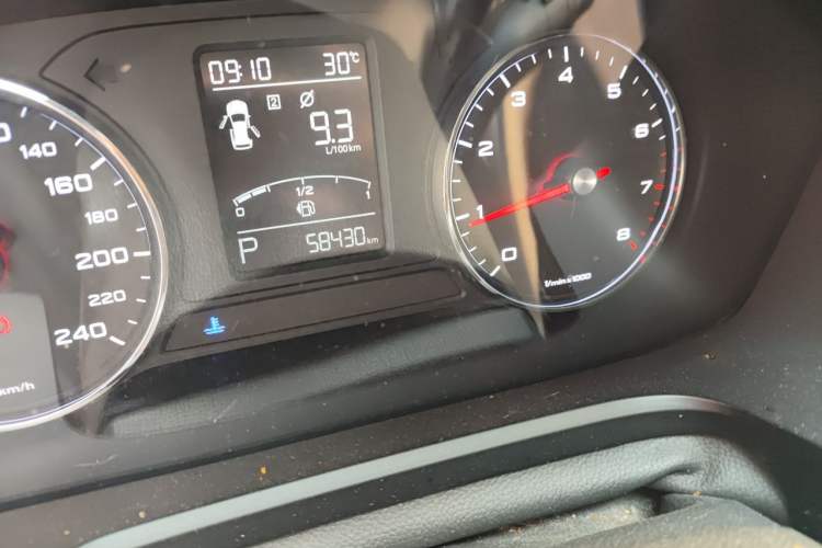 Used Roewe RX5 2016 20T Two-Wheel Drive Automatic Internet Smart Edition Odometer Close Up