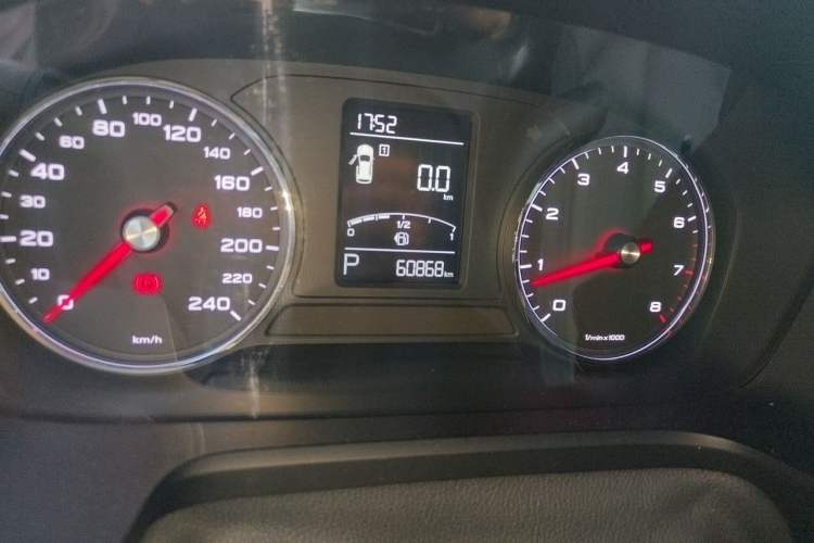 Used Roewe RX5 2016 20T Two-Wheel Drive Automatic Flagship Edition Odometer Close Up