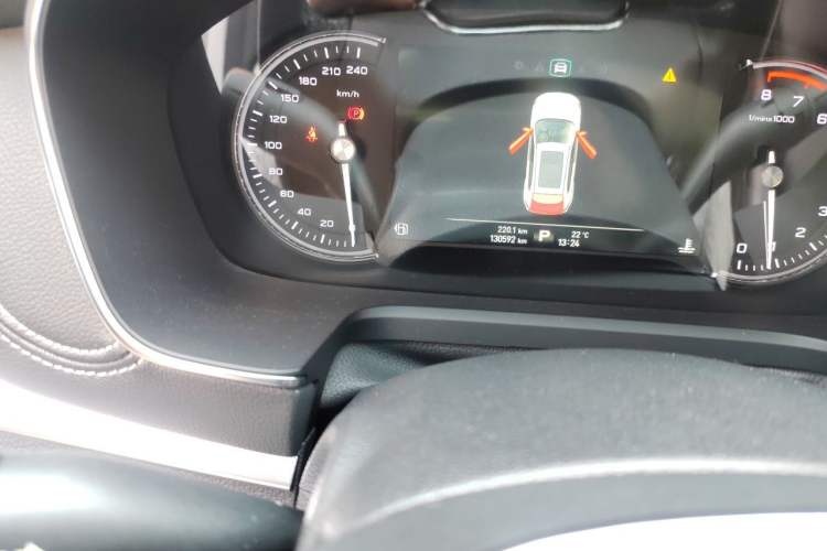 Used Roewe RX5 2016 30T Two-Wheel Drive Automatic Internet Smart Edition Odometer Close Up