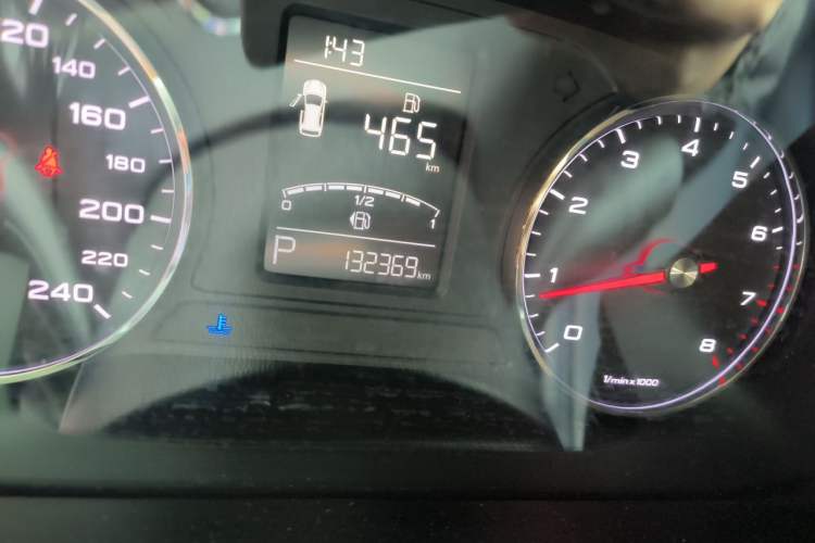 Used Roewe RX5 2016 20T Two-Wheel Drive Automatic Flagship Edition Odometer Close Up
