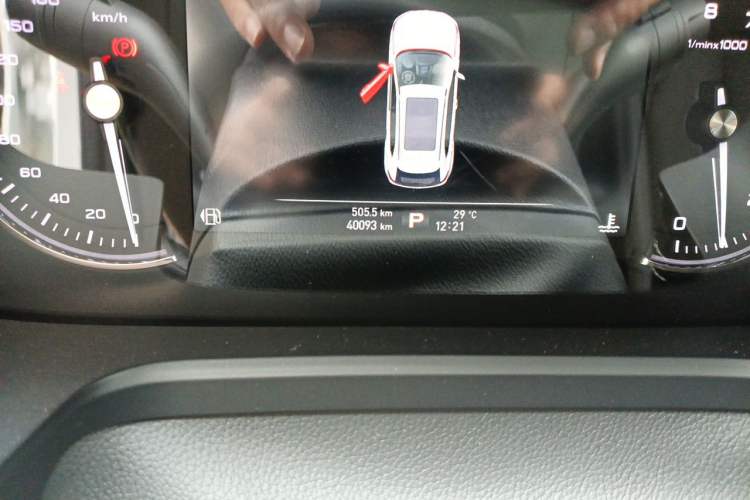Used Roewe RX5 2016 30T Two-Wheel Drive Automatic Internet Smart Edition Odometer Close Up