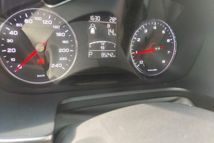 Used Roewe RX5 2016 20T Two-Wheel Drive Automatic Internet Smart Edition Odometer Close Up